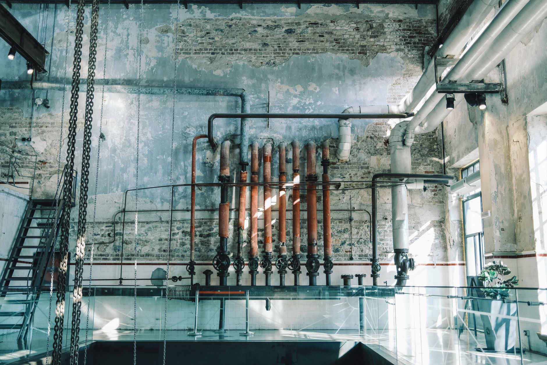 Luce industrial in casa rustica