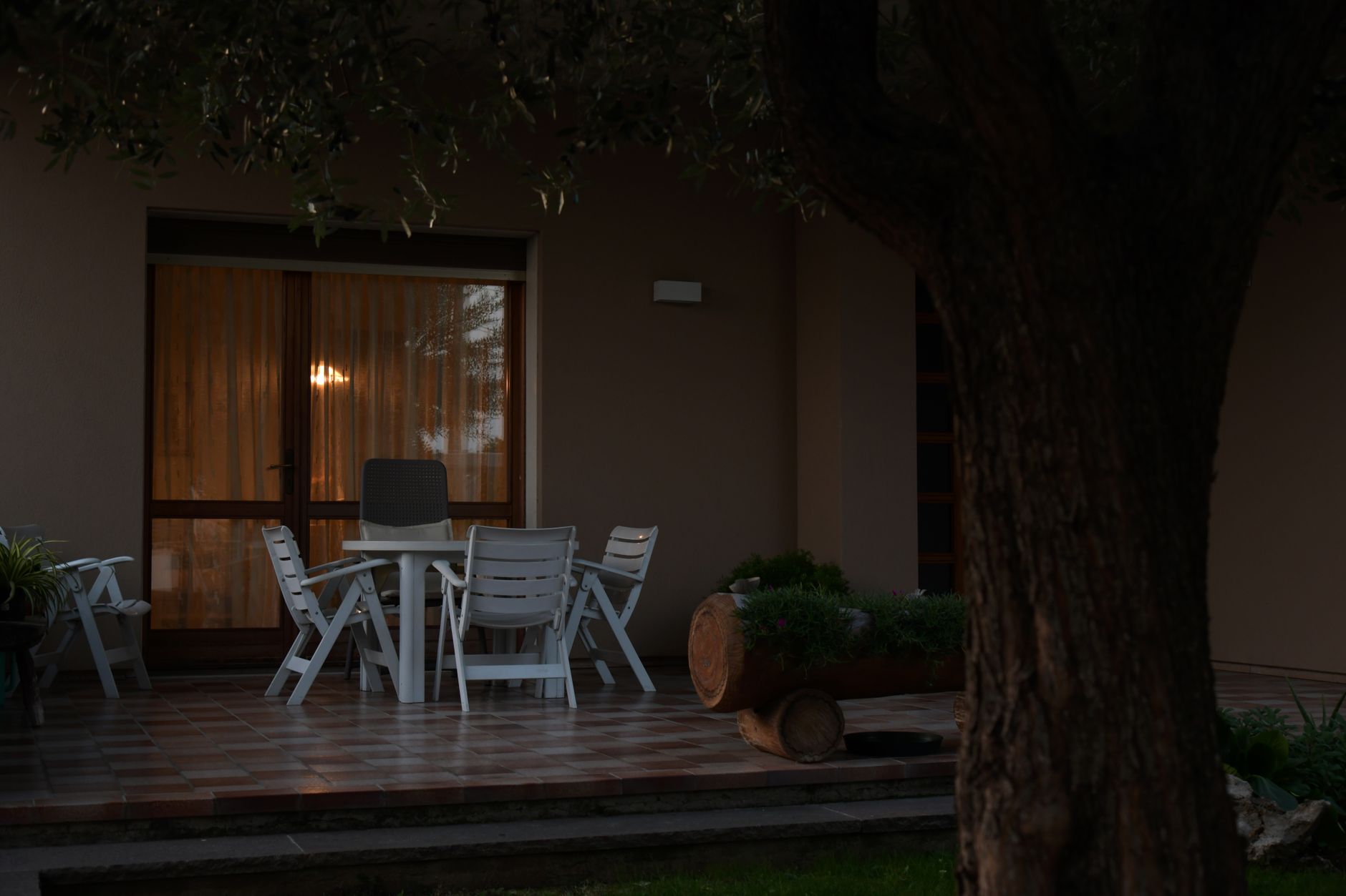 Terrazza illuminata casale umbro